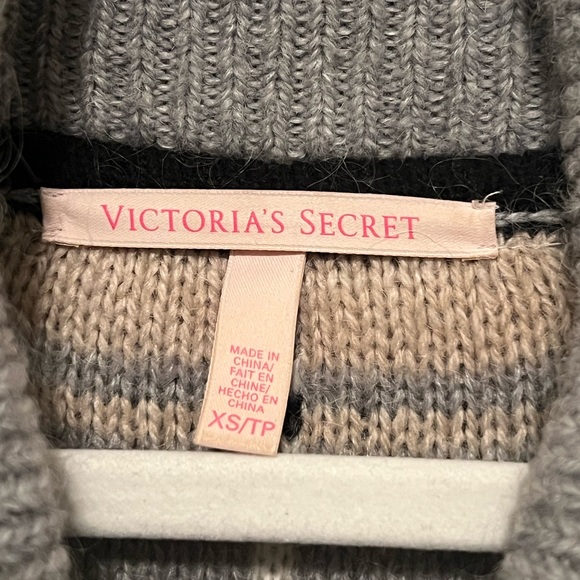Victoria’s Secret Knitted Zip Up Sweater - Picture 4 of 5